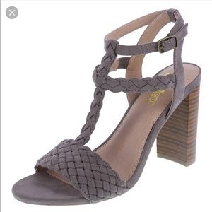 NWT BRASH Taupe Heels